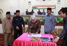 Bupati Hadiri Paripurna Pengesahan RKUA dan PPAS Kab. Tulangbawang (TA) 2020,