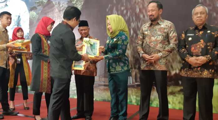 Hadiri Rakor Nasional Hj. Winarti SE MH Terima Dokumen Rencana Pembangunan Kawasan Perdesaan