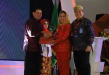 Acung Jempol Tulang Bawang Terima Penghargaan Kabupaten Peduli HAM