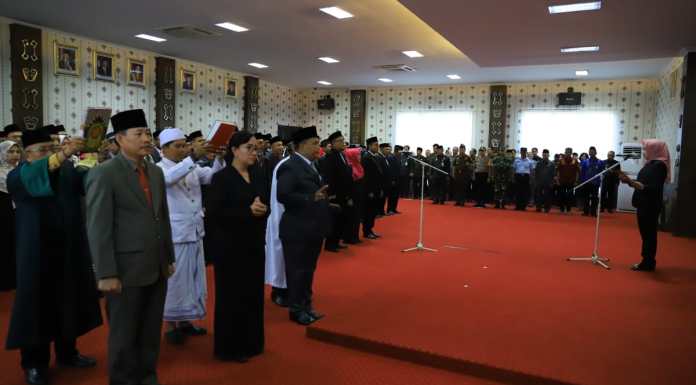 Lantik 141 Pejabat, Bupati Winarti Sebut Tidak Melihat Latar Belakang.