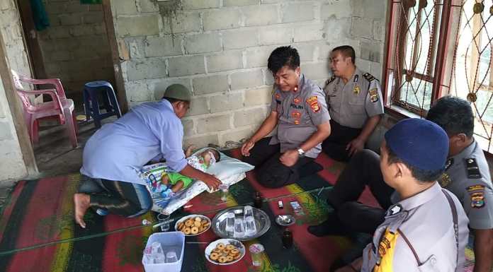 Polsek Banjar Agung Peduli Balita Penderita Tumor Sejak Lahir