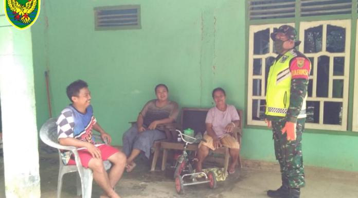 Babinsa 426-01 Mesuji Keliling Kampung Demi Keselamatan Warga.
