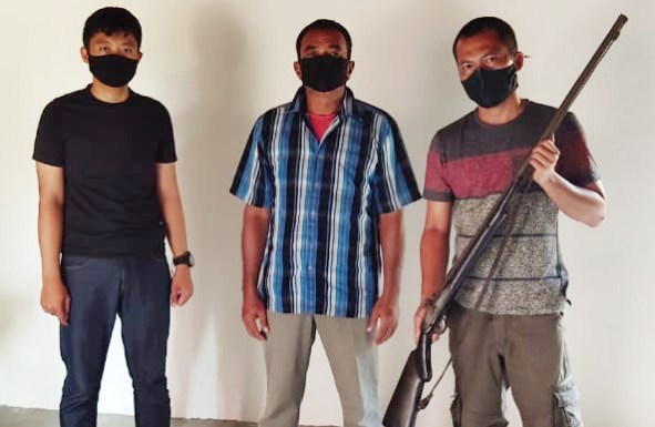 Warga Kampung Sidoharjo Serahkan Senpi Rakitan Ke Polsek Penawartama