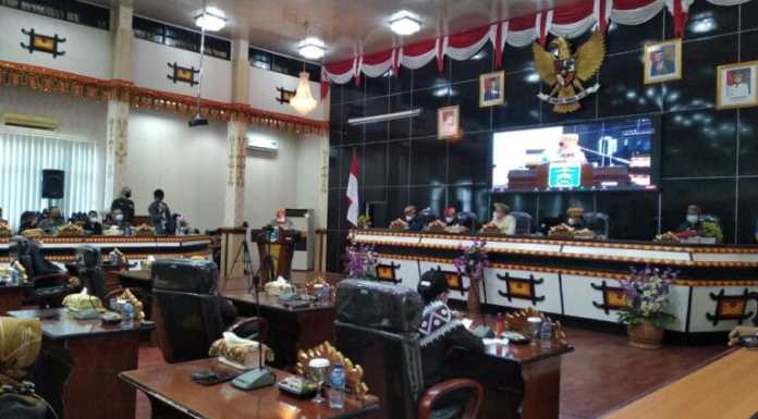 Sidang Paripurna Pandangan Fraksi Raperda APBD 2020 Dipimpin Langsung Ketua DPRD Kota Metro