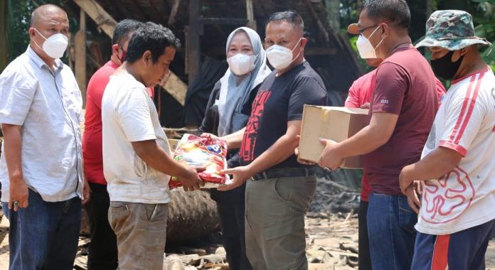 Nanang Ermanto Kembali Gelontorkan Program Bedah Rumah di Kecamatan Kalianda dan Sidomulyo