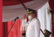 Wabup Pringsewu Jadi Inspektur Upacara Penurunan Bendera HUT RI ke-76