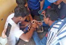 Pemadam Kebakaran kabupaten Lampung Barat Evakuasi Cincin Dari Tangan Warga Yang Mulai Membekak