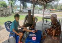 Sambangi Warga Yang Sakit, Bhabinkamtibmas berikan Bantuan Dan Motivasi