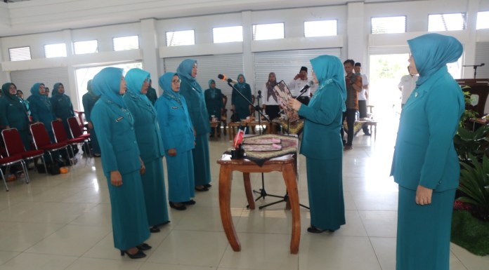 Ny. Ely Azizti Lismidianto, Lantik Empat Ketua Tim TP-PKK Kecamatan