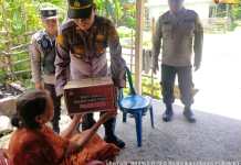 Polsek Kaur Tengah Berikan Bantuan Sosial Kepada Warga Yang Membutuhkan