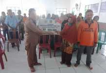 kepala desa fajar baru membagikan Bantuan Langsung Tunai (BLT) (DD) Tahun 2023